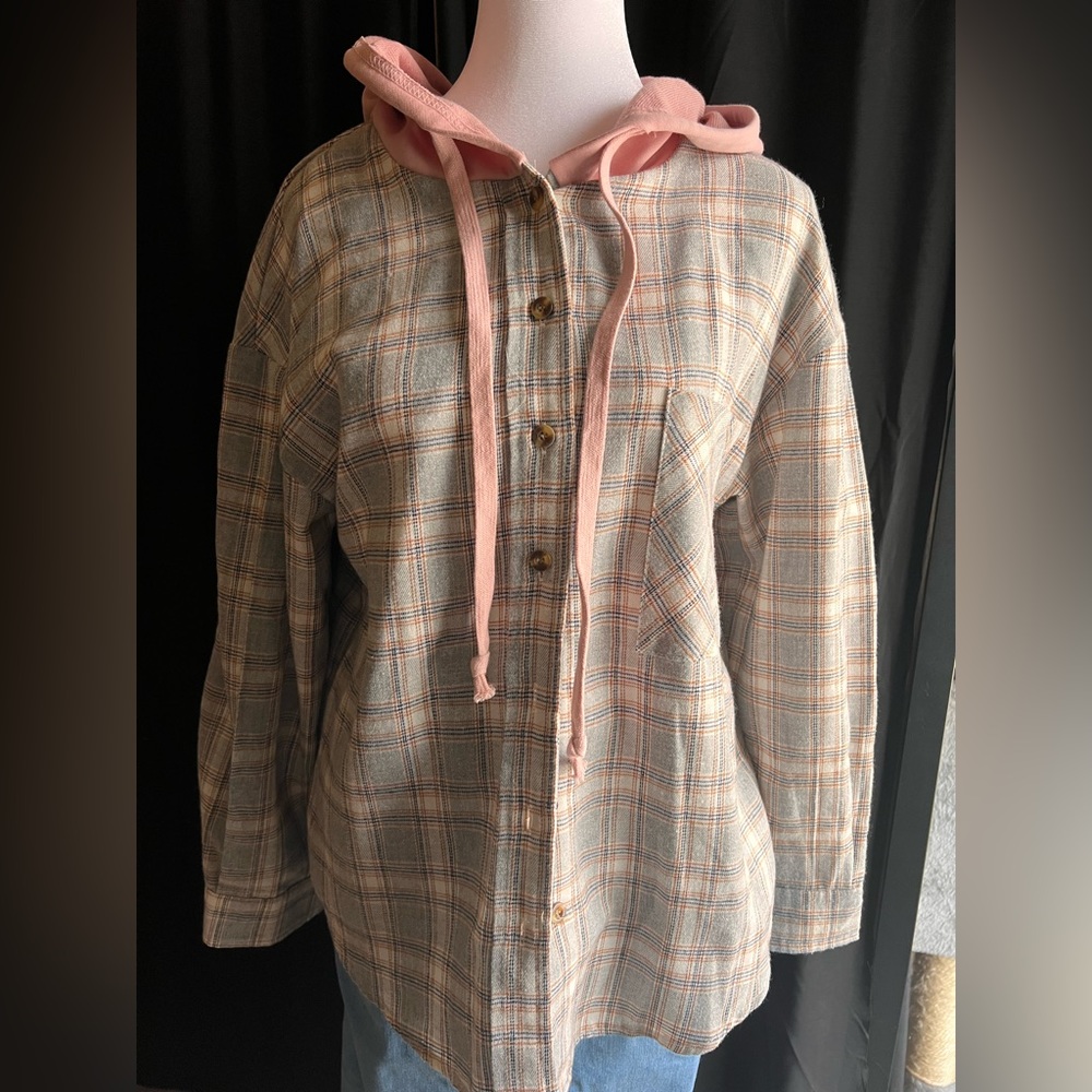 Women’s pink and beige flannel (unbranded)